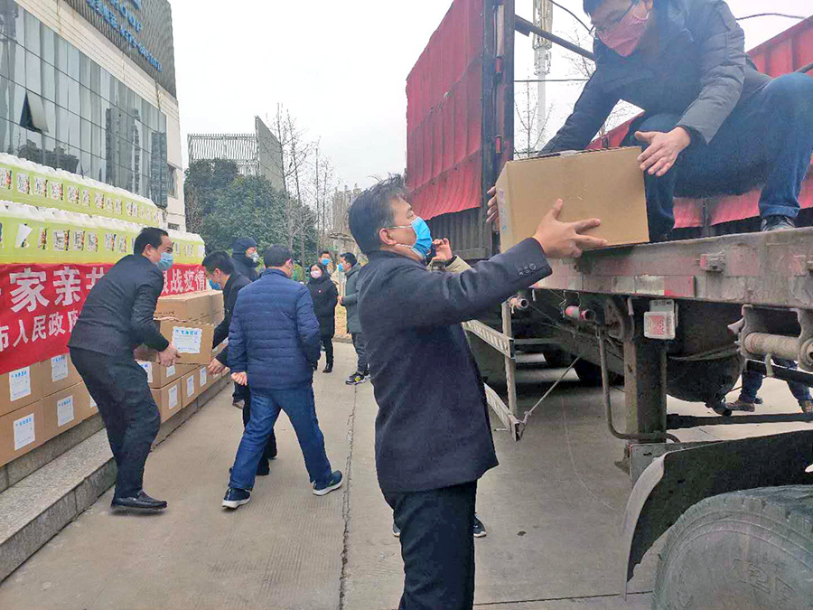 2月15日k8凯发国际集团卖力运送洛阳市志愿信阳防疫物资