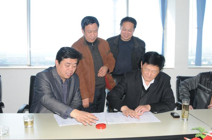 2012年3月31日，洛阳市国资委与魏振帮、李佑生、？』浴⒗畎啤⒄疟蟮5人组成的职工联合购置体签订《产权转让协议》。